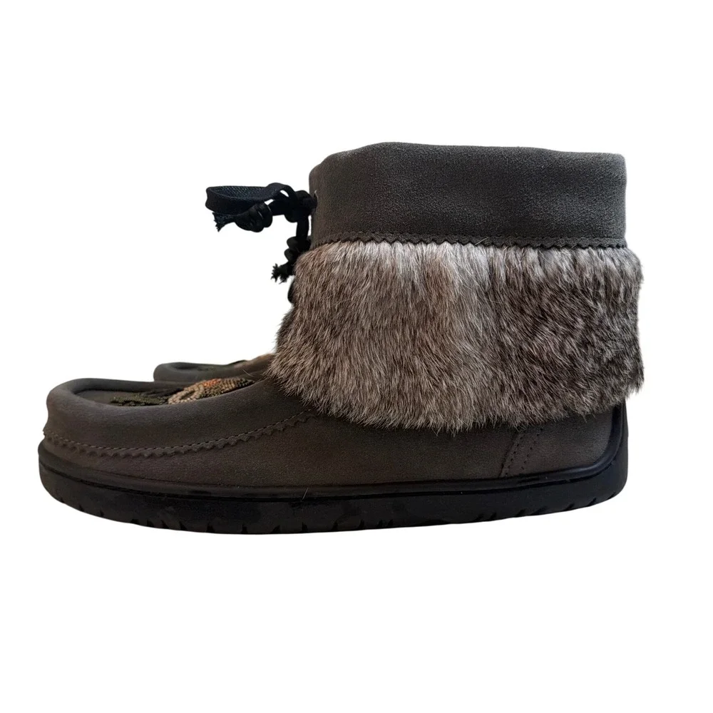 Manitobah Mukluks Grey Suede Beaded Fur Trim Winter Boots Womens Size 7 L7